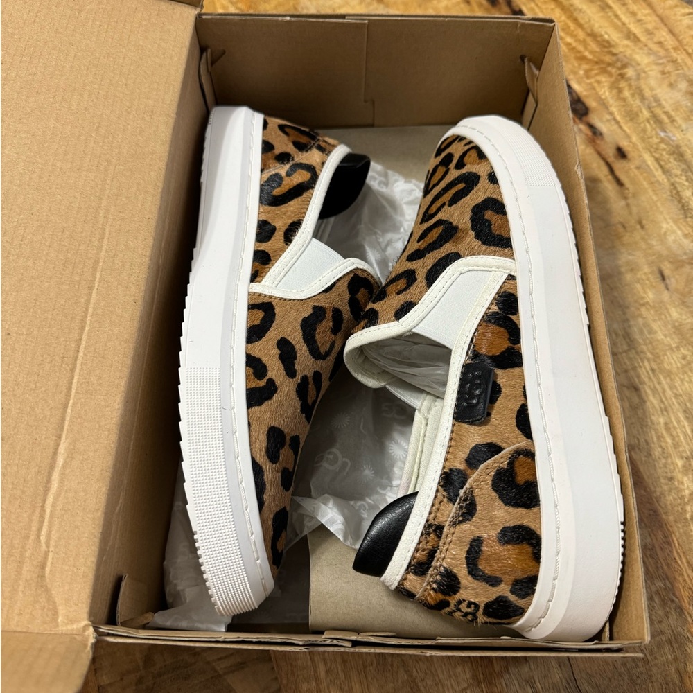 New Ugg Alameda Spotty Slip on - Leopard size 8.5